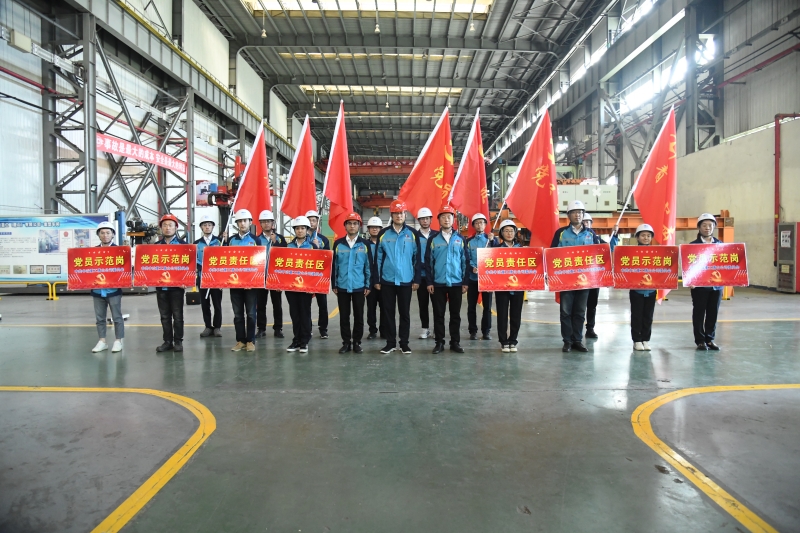 “四個一批”授旗、授牌儀式